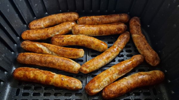 Grillkolbász sütése forrólevegős-fritőzben 2