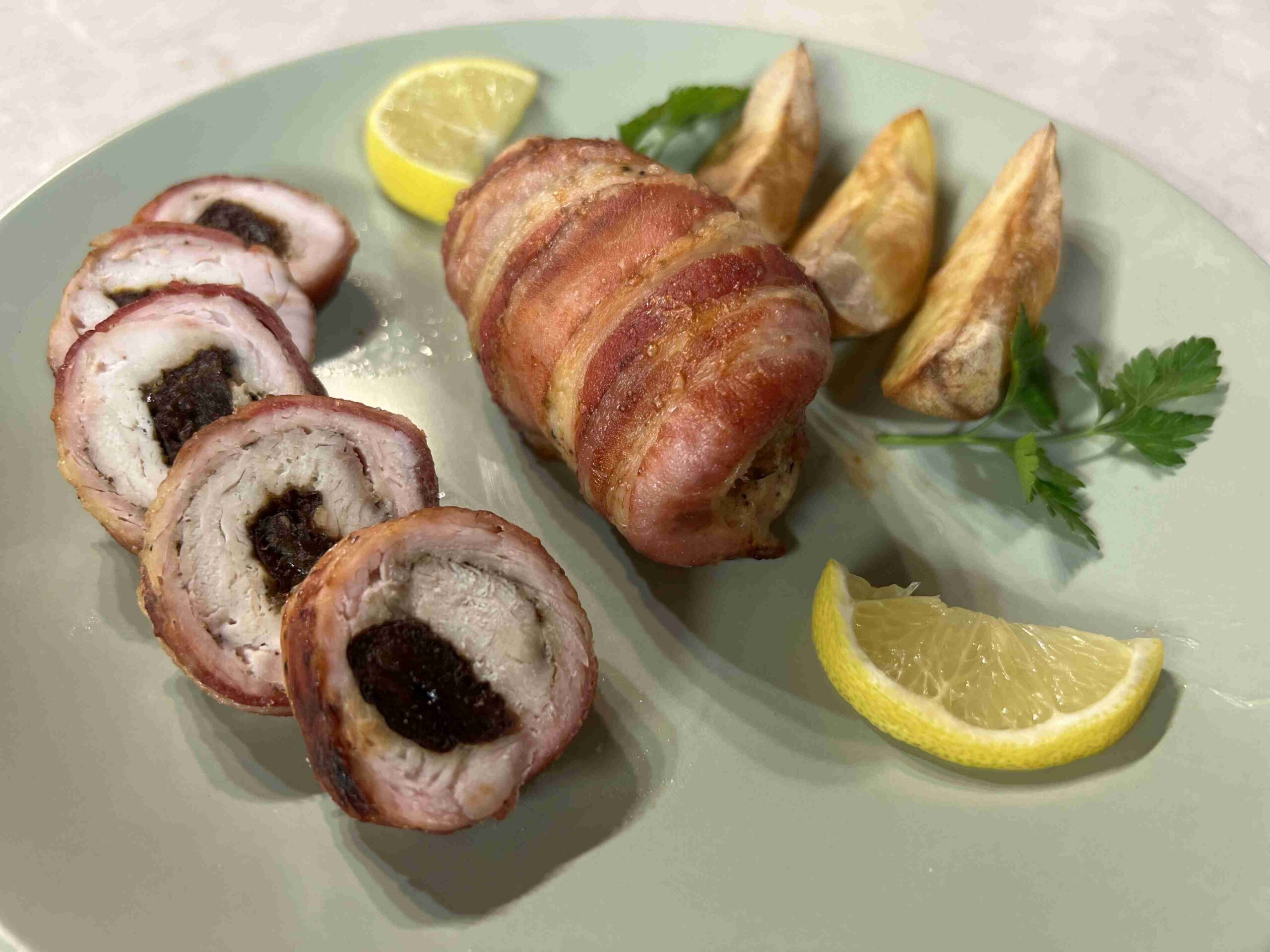 Aszalt szilvával töltött sajtos csirkemell