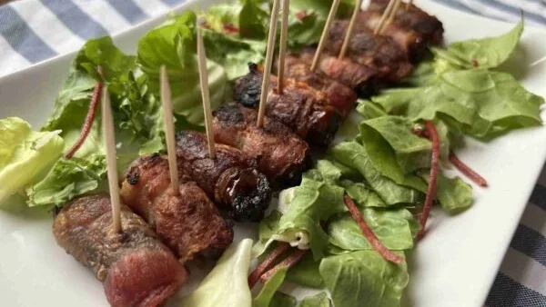 Baconbe tekert datolya