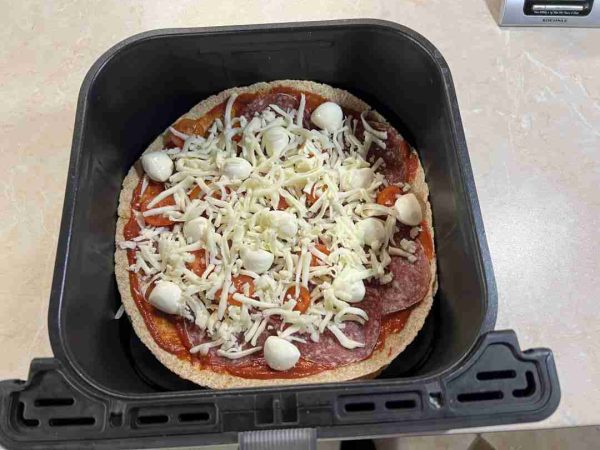hamis pizza tortillalapból airfryerben