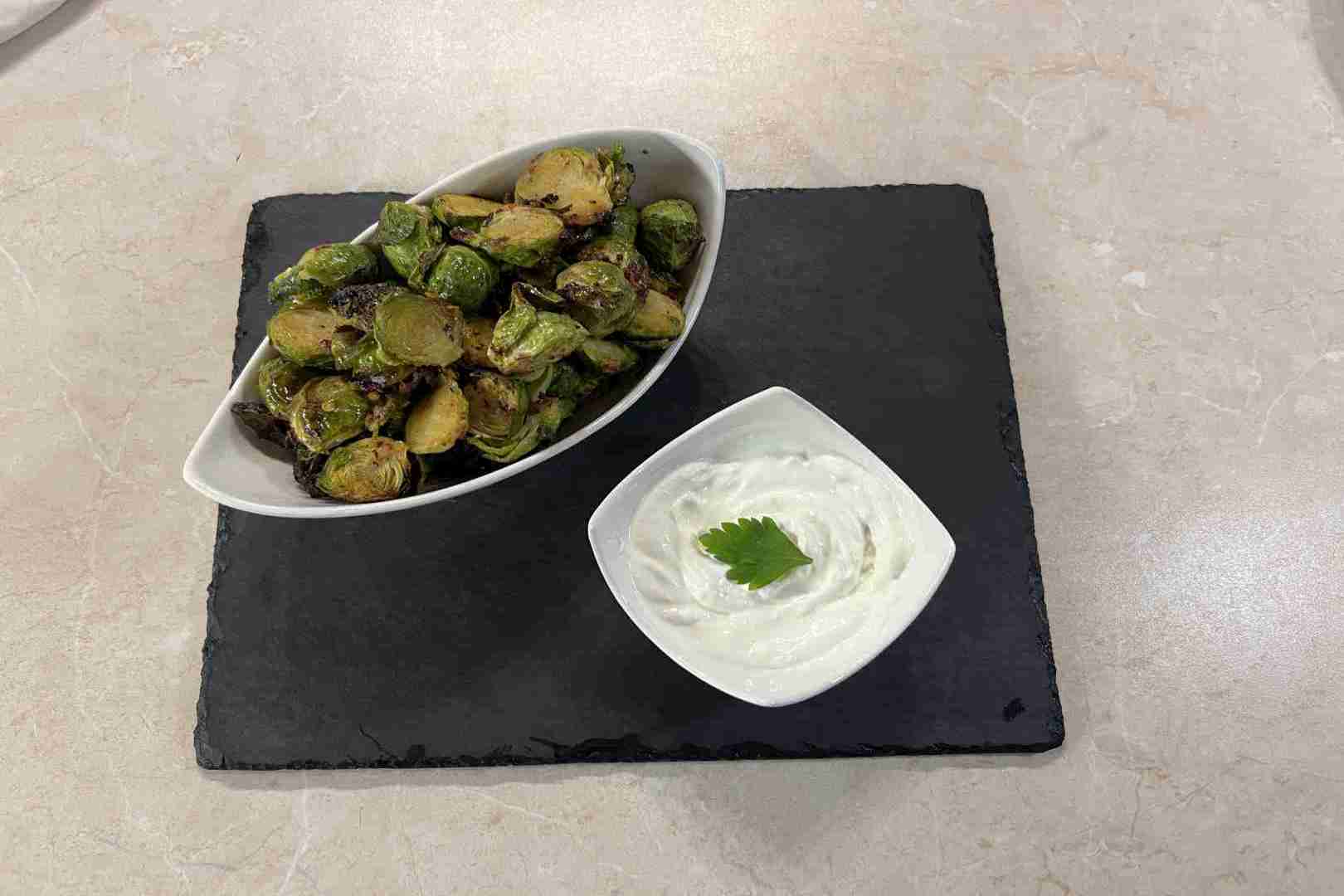 parmezános kelbimbó airfryerben