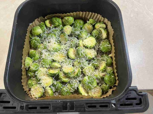 parmezános kelbimbó airfryerben