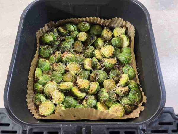 parmezános kelbimbó airfryerben
