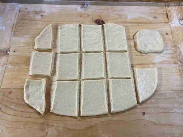 túrós batyu tészta szeletelés