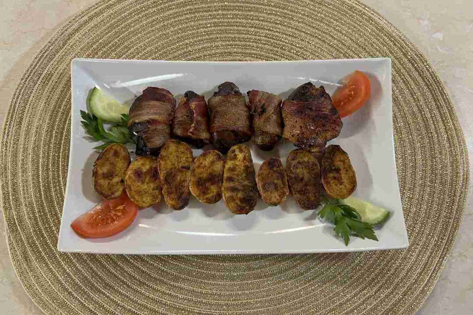 baconbe tekert csirkemáj airfryerben steak burgonyával