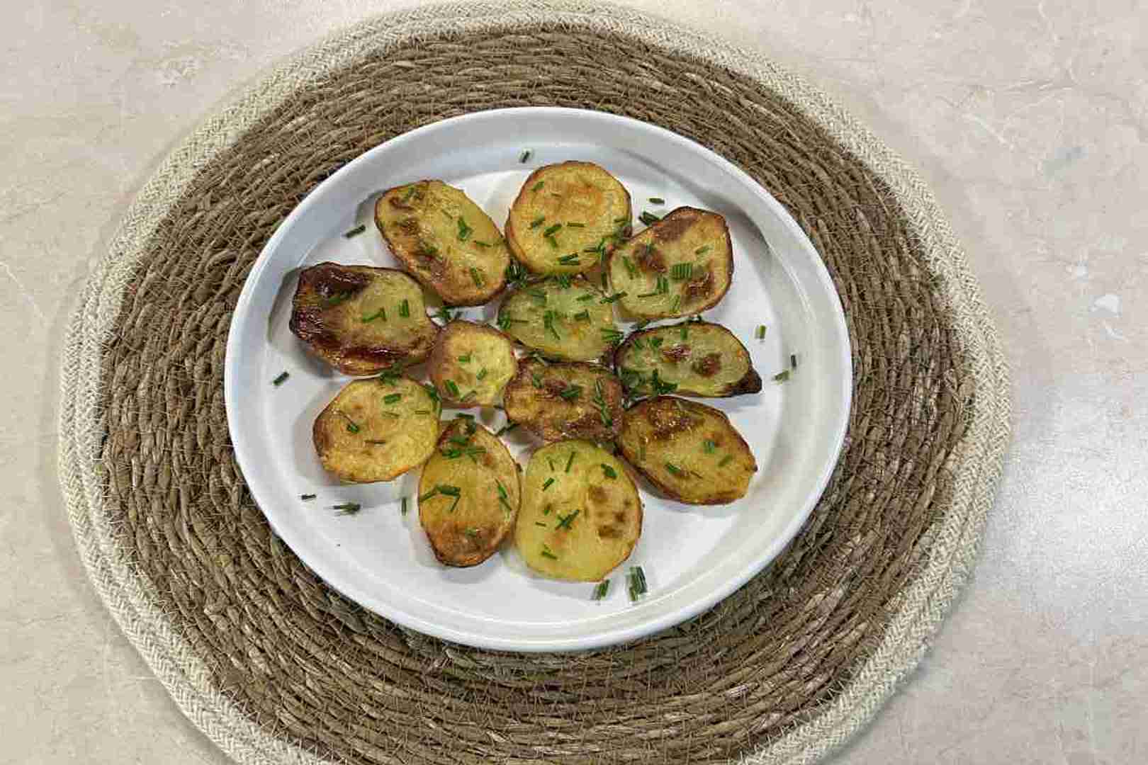 bratkartoffeln airfryerben tányéron