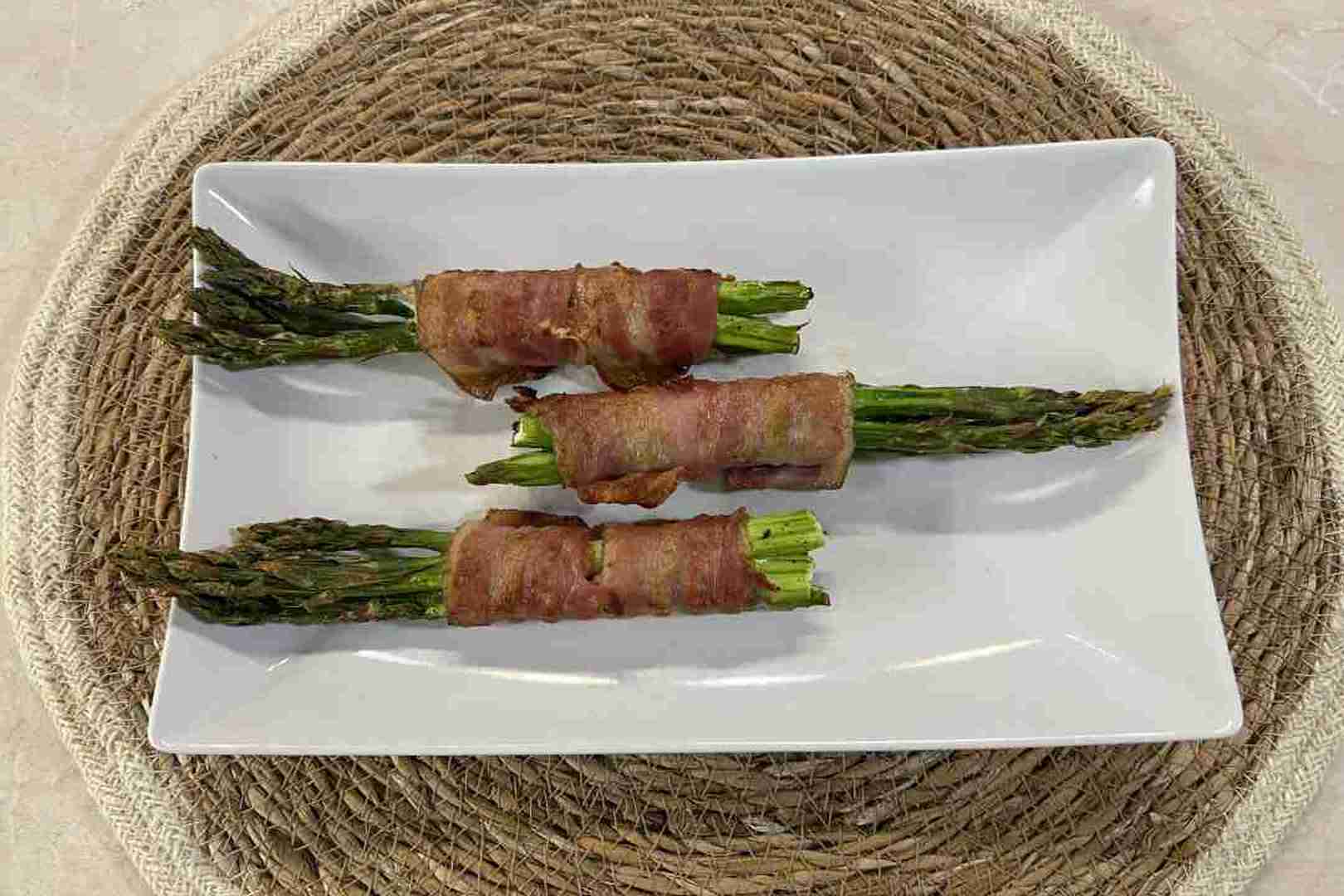 baconbe tekert spárga airfryerben