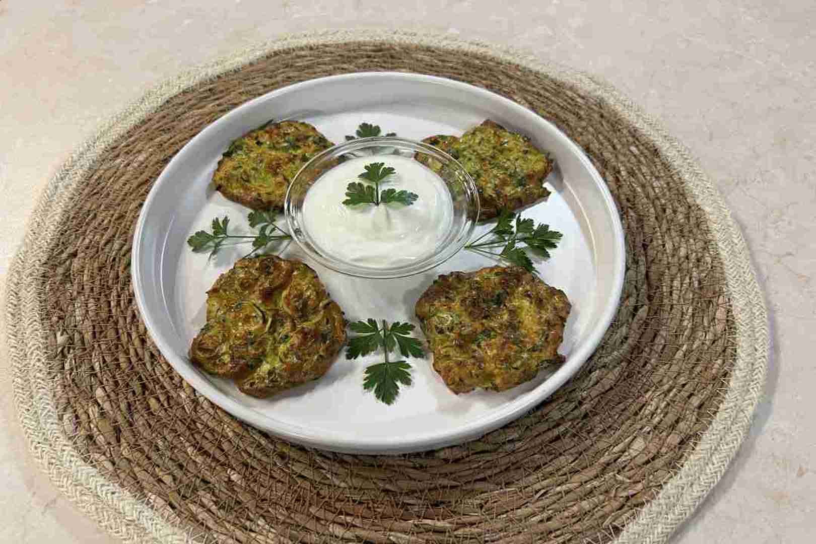 cukkini tócsni airfryerben fokhagymás tejföllel