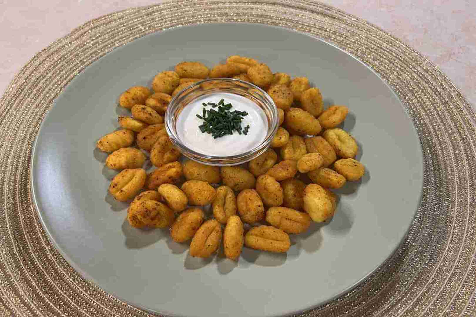 fűszeres ropogós gnocchi airfryerben mártogatóssal