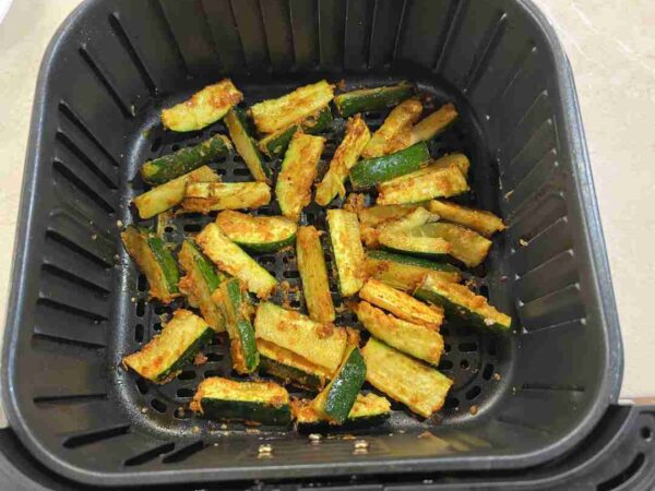 parmezános cukkini airfryerben