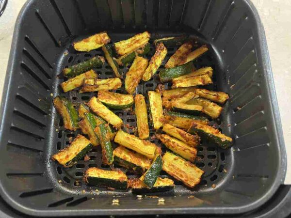 parmezános cukkini airfryerben