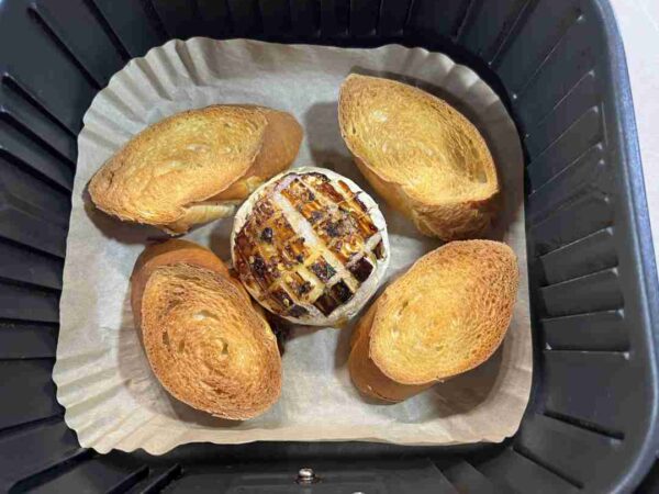 sült camembert airfryerben