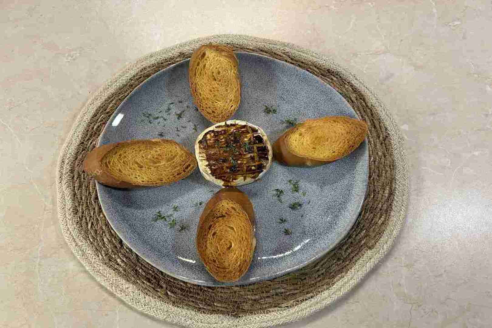 sült camembert airfryerben